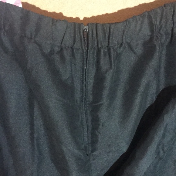 Courtenay Woman women’s black 2 piece pant suit (size 20). - Picture 7 of 7